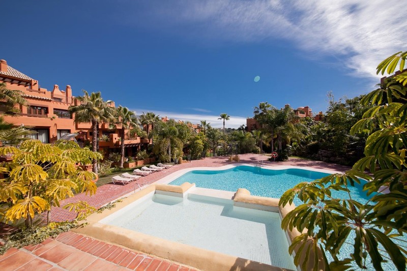 Marbella, Nueva Andalucia - Luxe penthouse met prive zwembad in de buurt van Puerto Banus